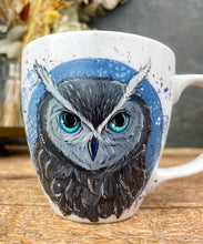 Lade das Bild in den Galerie-Viewer, Eulenzauber Tasse handbemalt - 400ml