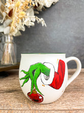 Lade das Bild in den Galerie-Viewer, Grinch Hand - 400ml Tasse