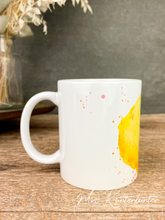 Lade das Bild in den Galerie-Viewer, Elefant mit gelben Hintergrund personalisiert - 330ml