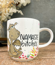 Lade das Bild in den Galerie-Viewer, Namaste Bitches Drache mit Blumen 400ml
