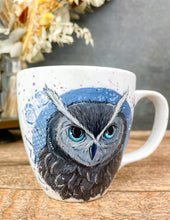 Lade das Bild in den Galerie-Viewer, Eulenzauber Tasse handbemalt - 400ml

