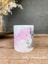 Lade das Bild in den Galerie-Viewer, Elefant mit rosa Hintergrund personalisiert - 330ml

